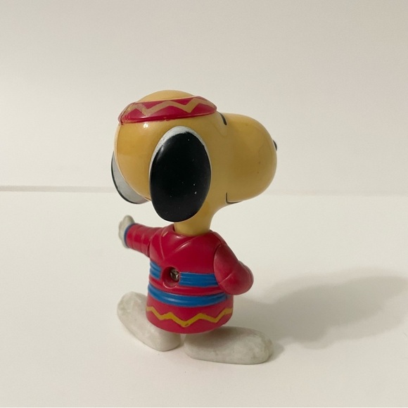Vintage Snoopy World Tour Taiwan Figure Toy - Picture 7 of 14
